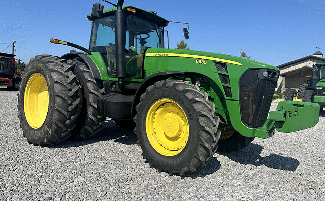 Image of John Deere 8330 equipment image 1