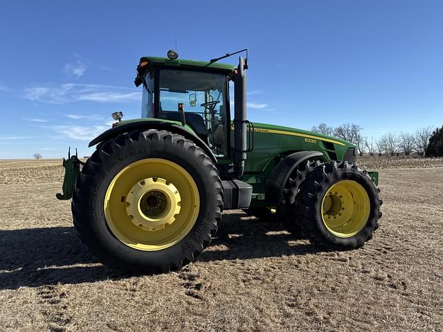 Image of John Deere 8330 equipment image 4