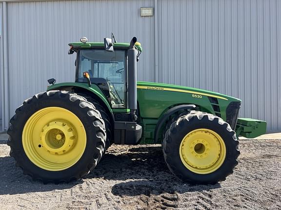 Image of John Deere 8530 equipment image 1