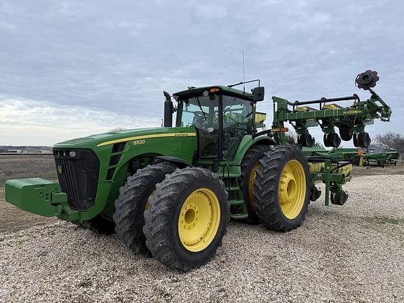 Image of John Deere 8530 equipment image 3