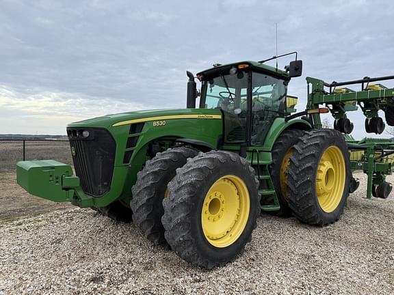 Image of John Deere 8530 equipment image 2