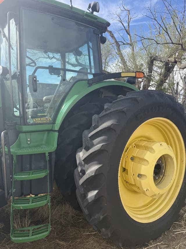 Image of John Deere 8530 equipment image 1