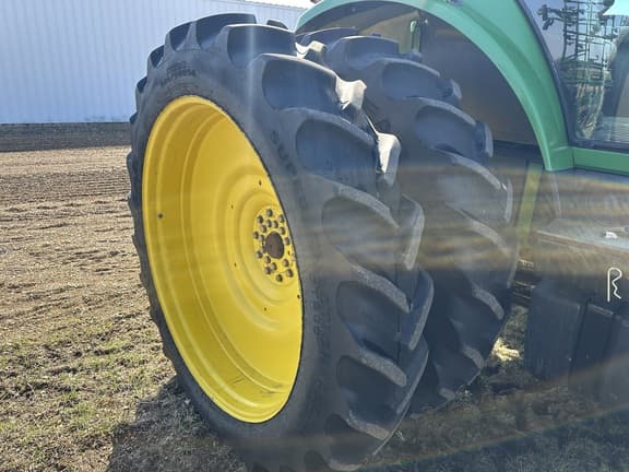 Image of John Deere 8530 equipment image 2