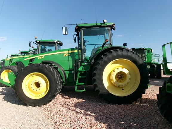 Image of John Deere 8530 equipment image 1