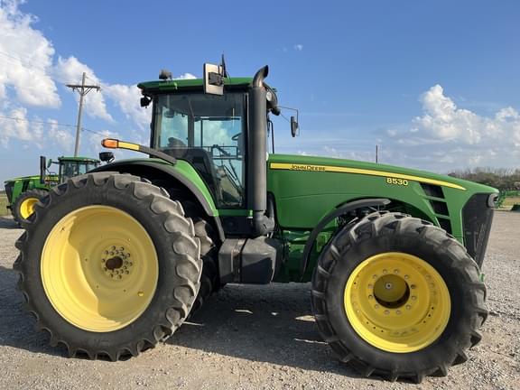 Image of John Deere 8530 equipment image 2
