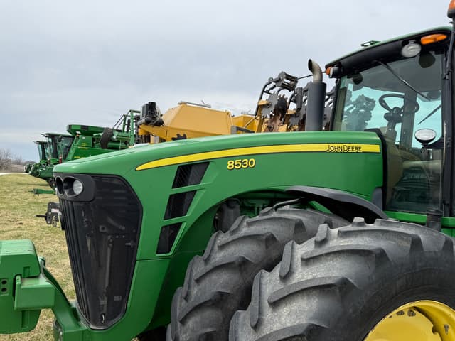 Image of John Deere 8530 equipment image 2
