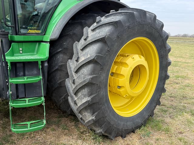 Image of John Deere 8530 equipment image 4