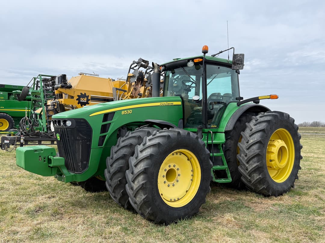 Image of John Deere 8530 Primary image