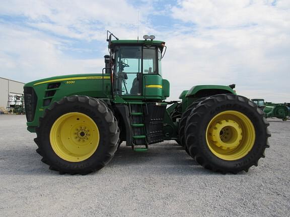 Image of John Deere 9330 equipment image 1