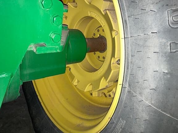 Image of John Deere 9330 equipment image 4