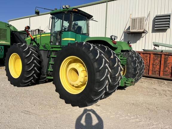 Image of John Deere 9330 equipment image 3