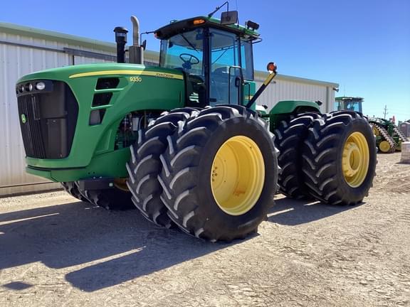Image of John Deere 9330 equipment image 1