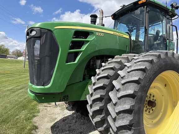 Image of John Deere 9330 equipment image 1