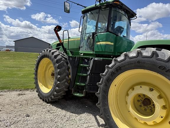 Image of John Deere 9330 equipment image 3