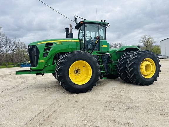 Image of John Deere 9330 equipment image 1