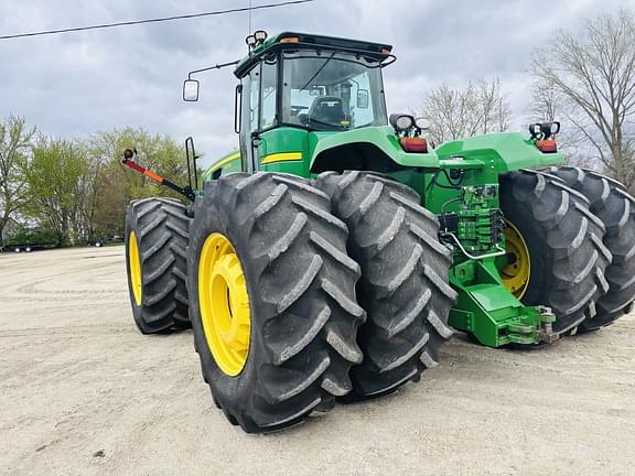 Image of John Deere 9330 equipment image 2