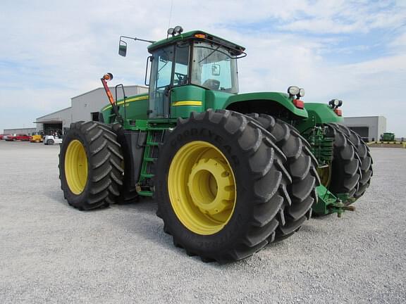 Image of John Deere 9330 equipment image 2