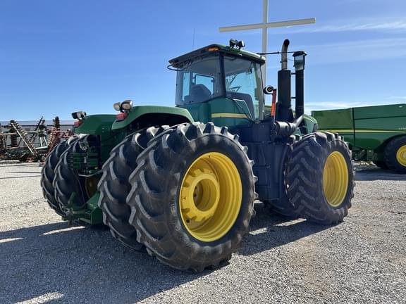 Image of John Deere 9330 equipment image 4