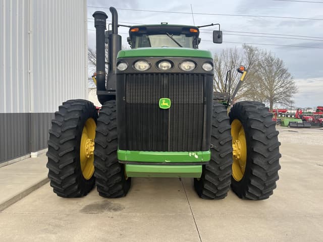 Image of John Deere 9330 equipment image 1