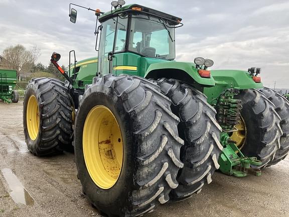 Image of John Deere 9330 equipment image 2