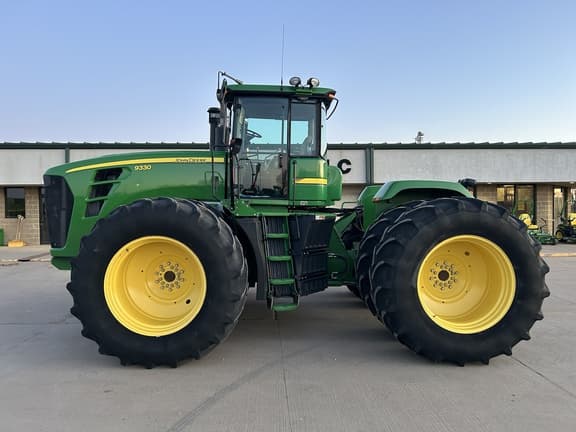 Image of John Deere 9330 equipment image 2