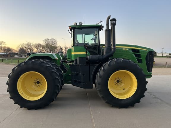 Image of John Deere 9330 equipment image 3
