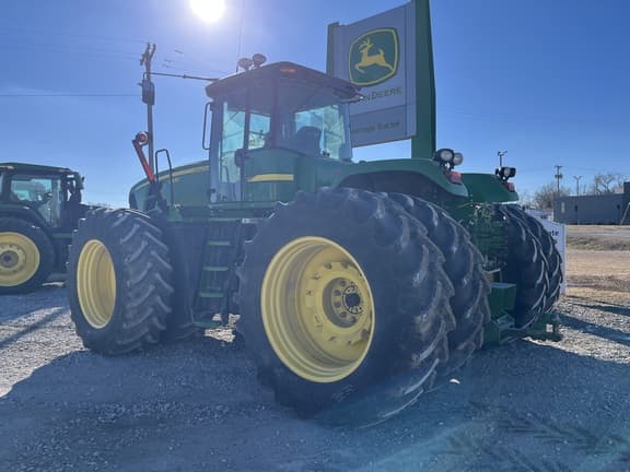 Image of John Deere 9330 equipment image 2