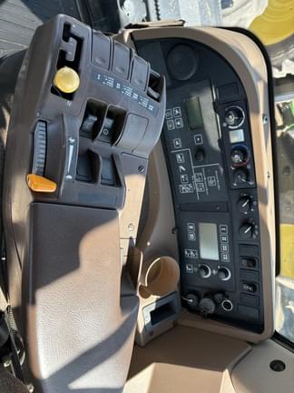 Image of John Deere 9530 equipment image 4