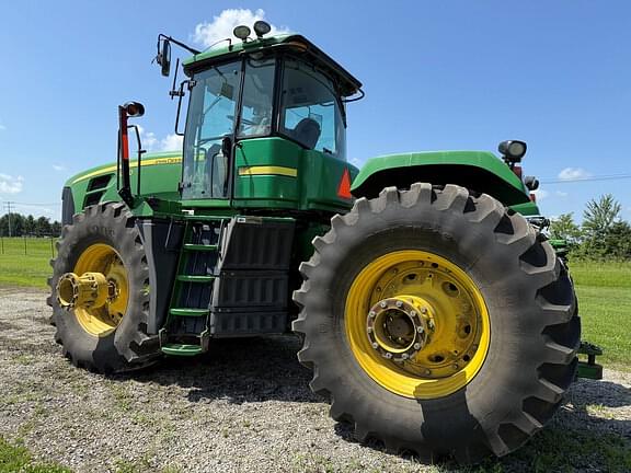 Image of John Deere 9530 equipment image 1