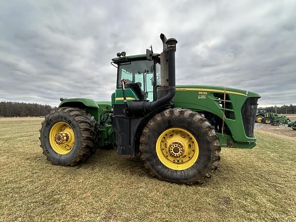 Image of John Deere 9530 equipment image 1