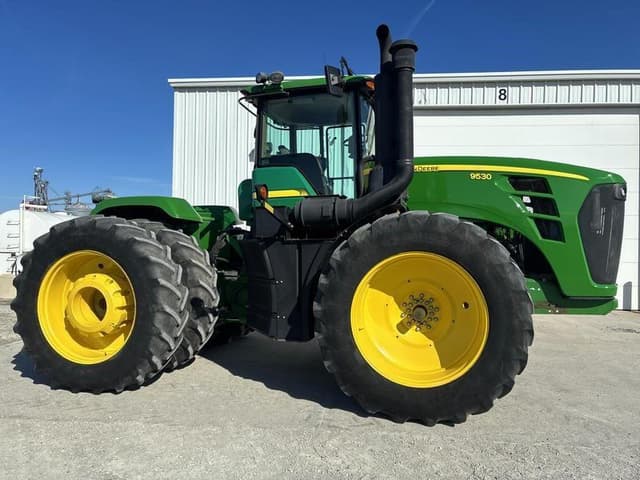 Image of John Deere 9530 equipment image 1