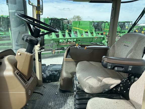 Image of John Deere 9530 equipment image 2