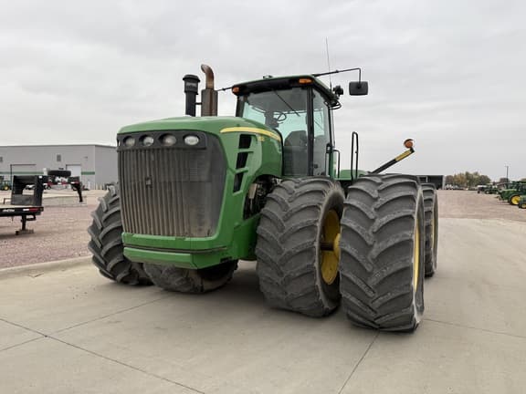 Image of John Deere 9530 equipment image 1