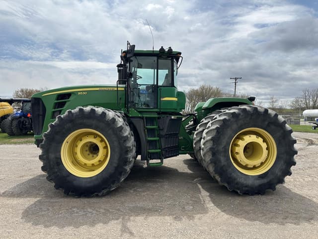 Image of John Deere 9530 equipment image 1