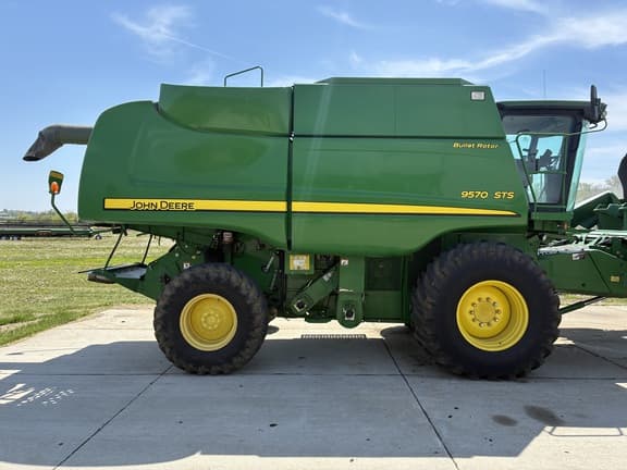 Image of John Deere 9570 STS equipment image 2