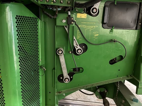 Image of John Deere 9570 STS equipment image 4