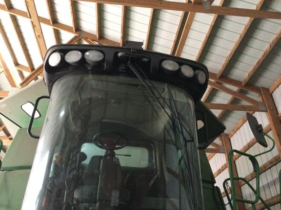 Image of John Deere 9570 STS equipment image 4