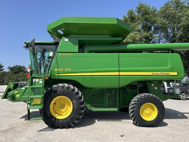 Image of John Deere 9570 STS equipment image 2