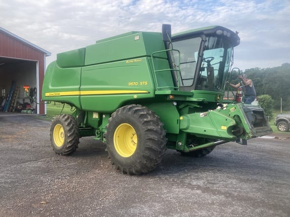 2009 John Deere 9570 STS Equipment Image0