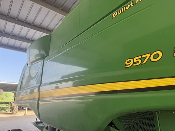 Image of John Deere 9570 STS equipment image 2