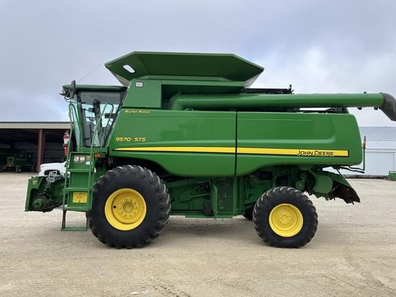 Image of John Deere 9570 STS equipment image 4