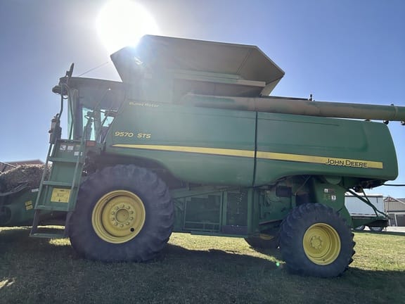 2009 John Deere 9570 STS Equipment Image0