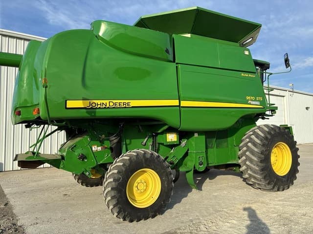 Image of John Deere 9570 STS equipment image 2