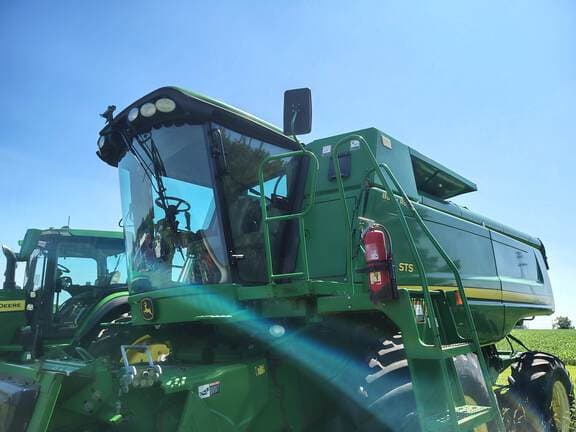 Image of John Deere 9570 STS equipment image 2