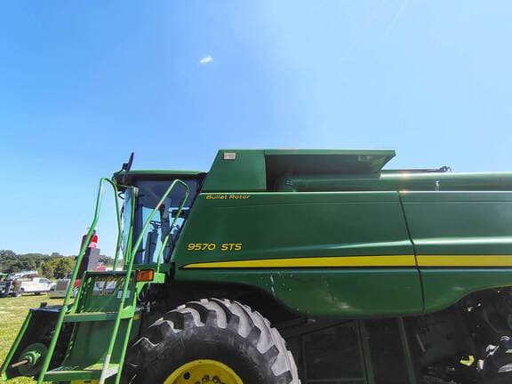 Image of John Deere 9570 STS equipment image 4