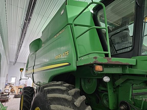 Image of John Deere 9570 STS equipment image 4