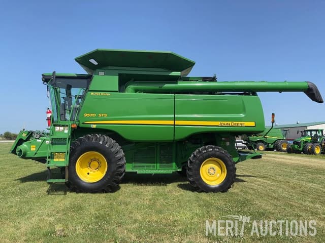 Image of John Deere 9570 STS equipment image 1