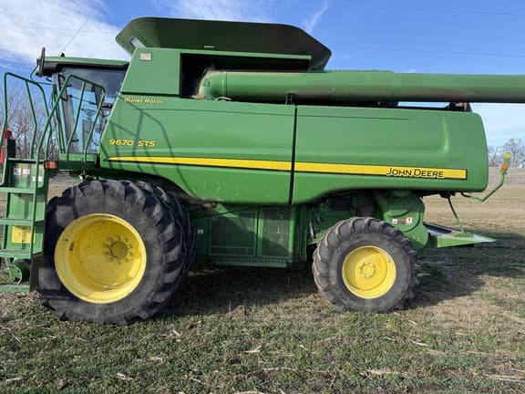 Image of John Deere 9670 STS equipment image 3
