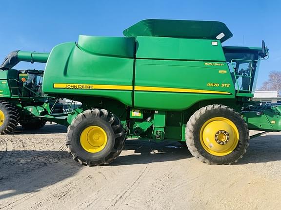 Image of John Deere 9670 STS equipment image 4