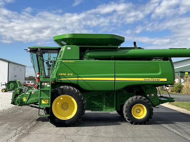 Image of John Deere 9670 STS equipment image 1